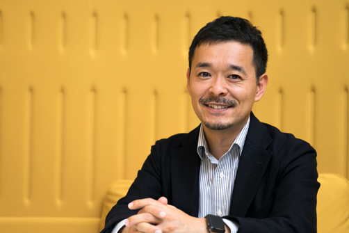 写真。本松晋作プロフィール