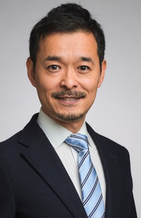 写真。本松晋作プロフィール